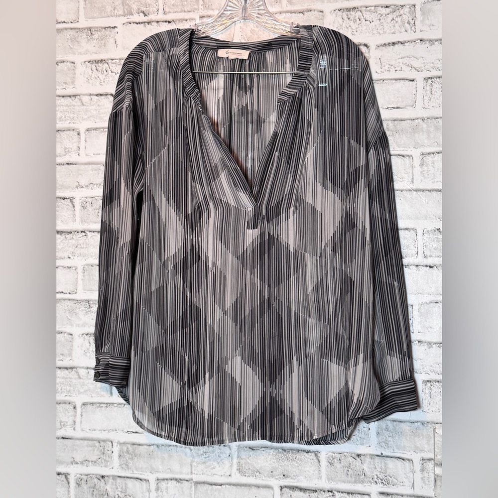 Vince Camuto Graphic Gray and‎ Black Blouse with Mandarin Collar